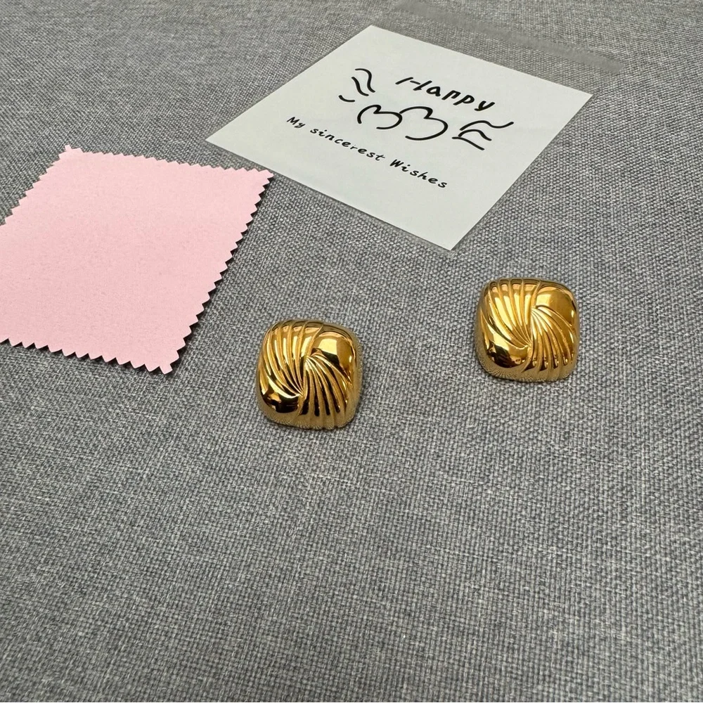 ✨🆕CLARA Gold Earrings | Stainless Steel 18K PVD Gold✨ - Picture 10 of 17